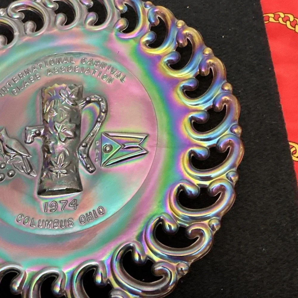 L.E. Smith Amethyst Carnival International Carnival Glass Association Plate 1974
